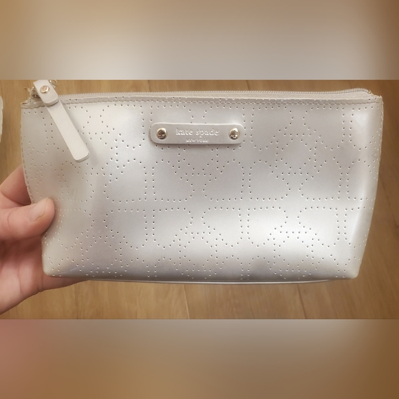 Kate Spade Little Shiloh Metro Spade Case. - Picture 1 of 13